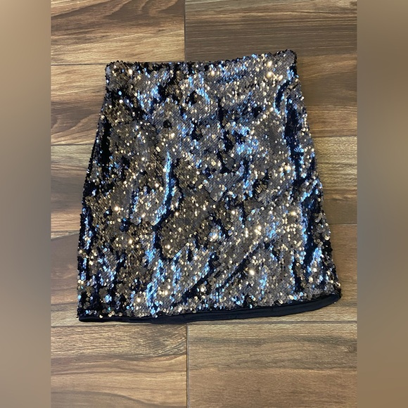 Dynamite Shimmering Black Sequin Mini Skirt - Picture 4 of 8